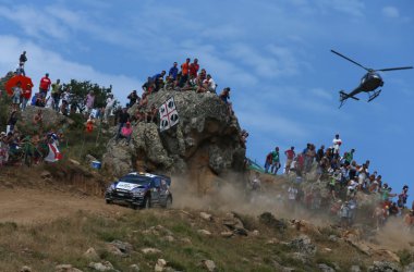 Rallye Sardinien: Thierry Neuville fährt auf Platz zwei