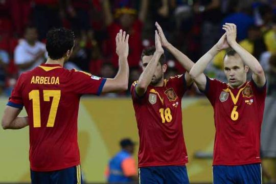 Confed Cup: Spanien gewinnt gegen Uruguay - Alvaro Arbeloa, Jordi Alba und Andres Iniesta (vlnr)