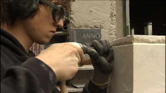 Der Steinmetzlehrling Christian Schlenter aus Raeren