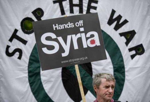 Der Konflikt in Syrien ist in aller Munde - Demonstrant in London