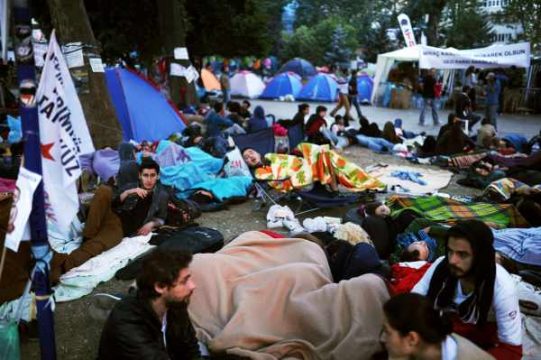 Protestierer in Taksim haben die Nacht im Freien verbracht