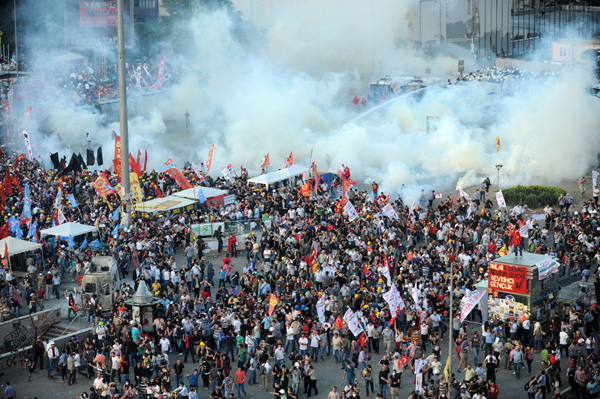 Erdogan will keine Demonstranten mehr sehen - Die Polizei schießt mit Tränengas und Wasserwerfern