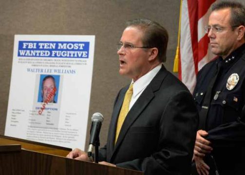 Bill Lewis vom FBI (l.) äußert sich zur Festnahme von Walter Lee Williams