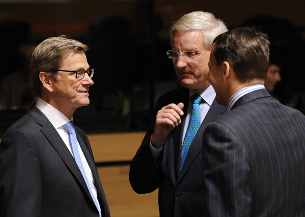 Treffen der EU-Außenminister in Luxemburg: Guido Westerwelle (Deutschland), Carl Bildt (Schweden) und Radoslaw Sikorski (Polen)