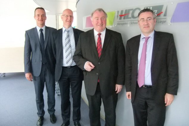 Minister Oliver Paasch, Wilfried Niessen (Akademischer Direktor für Entwicklung, HEC-ULg), MP Karl-Heinz Lambertz, Dekan Thomas Froehlicher (HEC-ULg)