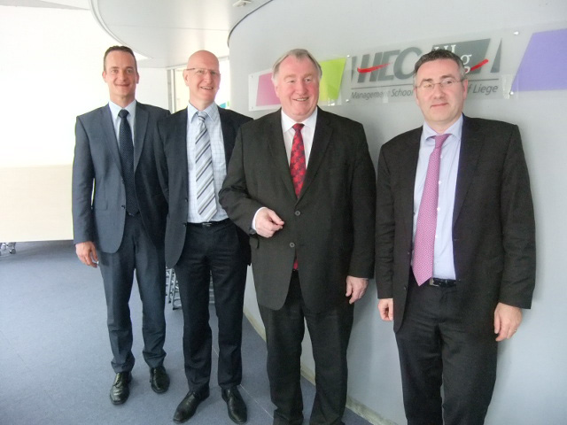 Minister Oliver Paasch, Wilfried Niessen (Akademischer Direktor für Entwicklung, HEC-ULg), MP Karl-Heinz Lambertz, Dekan Thomas Froehlicher (HEC-ULg)