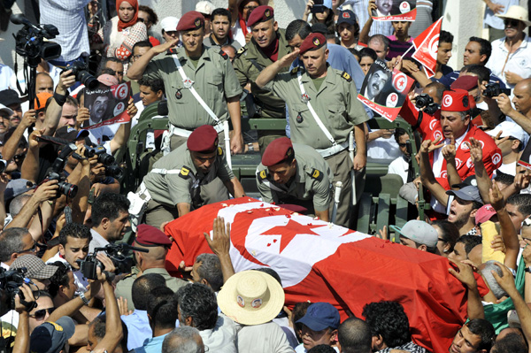 Tunis: Oppositionspolitiker Mohamed Brahmi zu Grabe getragen