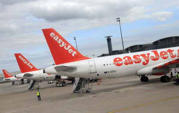 EasyJet-Machinen am Pariser Flughafen Roissy Charles de Gaulle (29.4.)