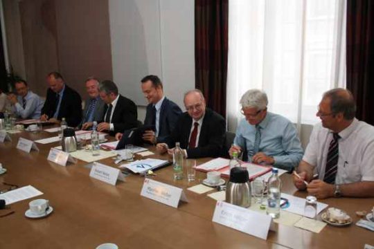 Vertragsunterzeichnung IAWM/ADG