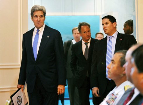 US-Außenminister John Kerry vor der Pressekonferenz auf dem Queen Alia International Airport in Amman