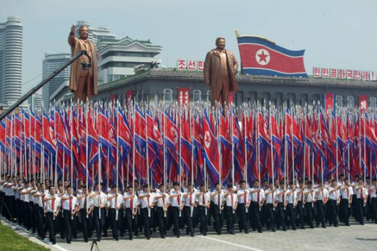 Nordkorea feiert 60 Jahre Waffenstillstand mit Militärparade
