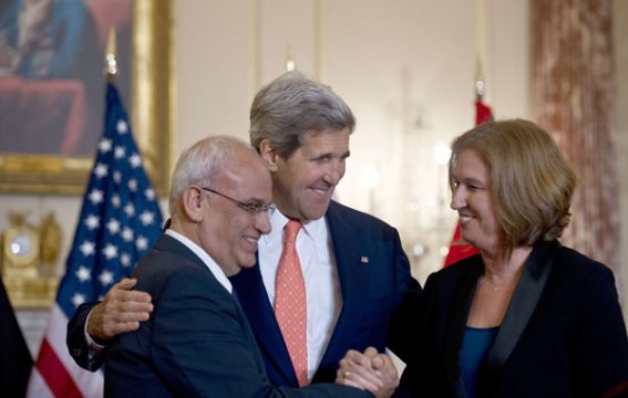 Saeb Erekat, John Kerry und Zipi Livni in Washington