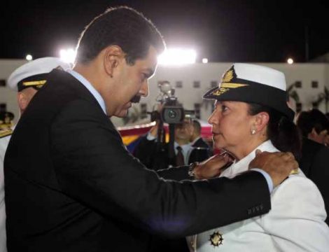 Venezuelas Staatschef Nicolás Maduro und Verteidigungsministerin Carmen Melendez