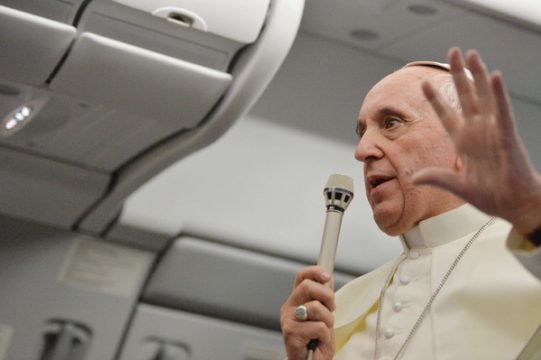 Papst Franziskus: Pressekonferenz im Flugzeug