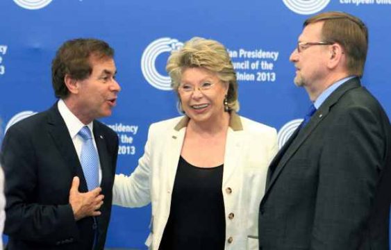 Irlands Justizminister Alan Shatter, EU-Justizkommissarin Viviane Reding und Litauens Justizminister Juozas Bernatonis (vlnr)