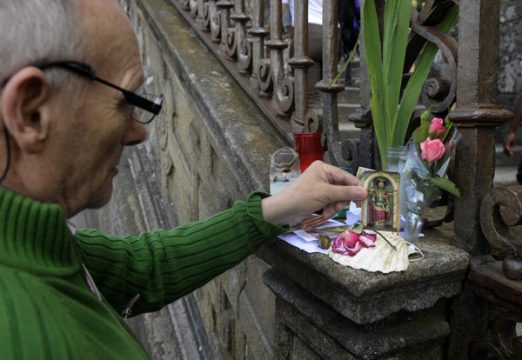 Gedenken an die Opfer (Obradoiro-Platz in Santiago de Compostela)