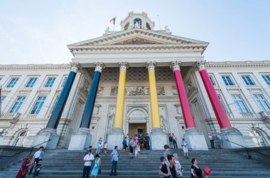 Parlament in Brüssel in schwarz-gelb-rot