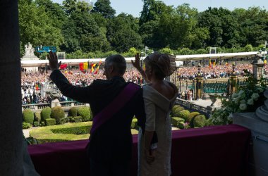 König Philippe und Königin Mathilde auf dem Balkon