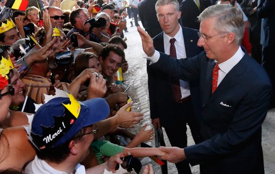 Philippe und Mathilde beim Bad in der Menge