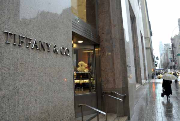 "Tiffany"-Angestellte soll teuren Schmuck gestohlen haben