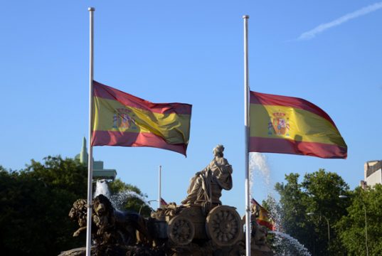 Fahnen auf Halbmast: Drei Tage Staatstrauer in Spanien