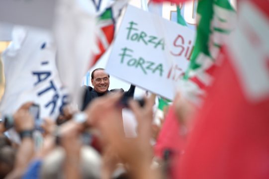 Berlusconi: "Hier bin ich und hier bleibe ich"