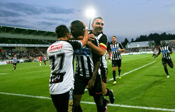 Mohamed Daf (Mitte) schießt das Siegtor