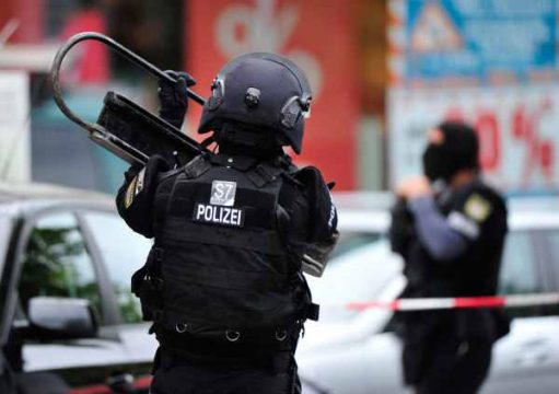 Spezialeinsatzkommando der Polizei beenden die Geiselnahme in Ingolstadt