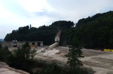 Malmedy: Auf dem früheren Intermills-Gelânde wird der Schornstein abgerissen