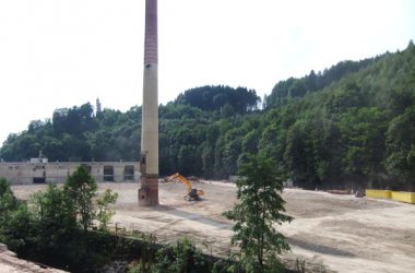 Malmedy: Auf dem früheren Intermills-Gelânde wird der Schornstein abgerissen