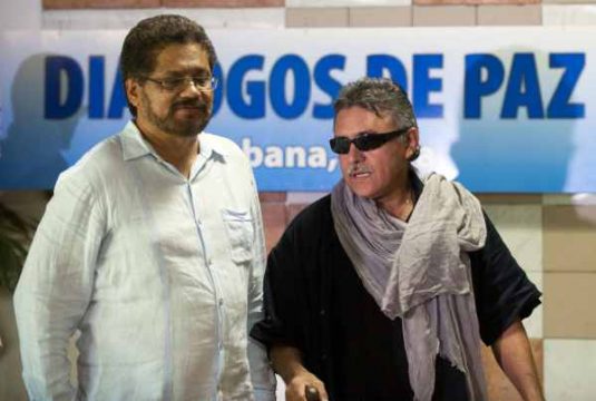 Die Unterhändler der Farc, Iván Márquez (l.) und Jesús Santrich (r.)