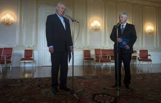 Tschechiens Staatspräsident Milos Zeman (l.) und Ministerpräsident Jiri Rusnok