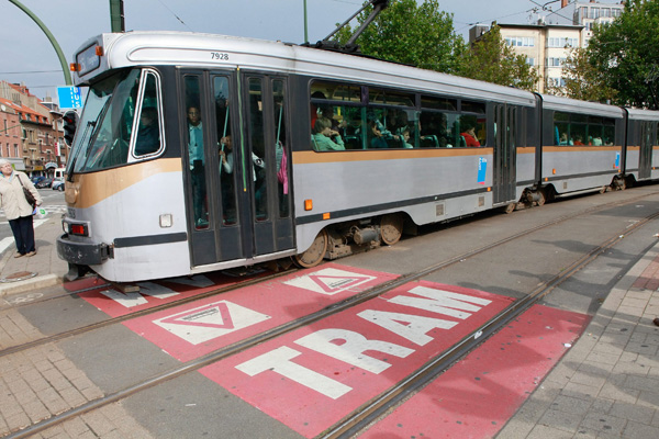 Tram auf dem General Meiser-Platz in Schaerbeek