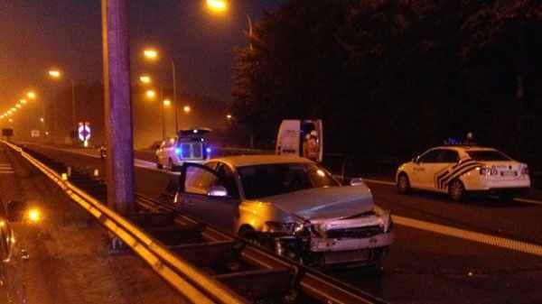 Zwei verletzte Beamte bei Verfolgungsjagd auf Autobahn in Aalbeke