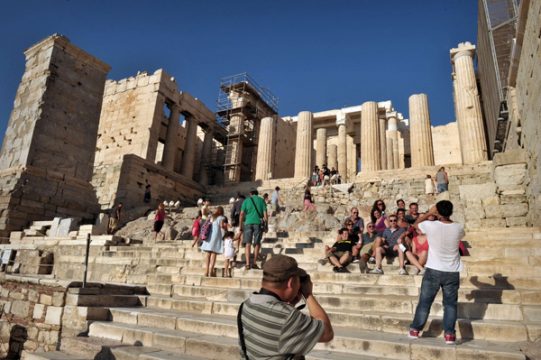 Der Tourismusboom in Griechenland führt zu erheblichen Problemen - vor allem auf dem Wahrzeichen Athens, der Akropolis.