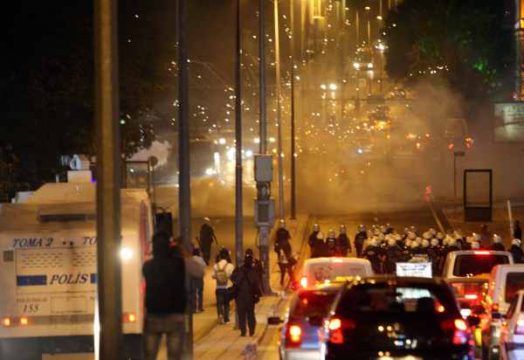 Die Polizei setzte Wasserwerfer und Tränengas gegen Demonstranten in Ankara ein