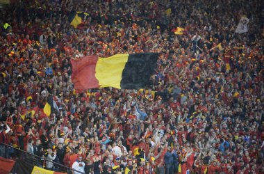 Schwarz-gelb-roter Belgien-Fanblock im Stadion von Glasgow