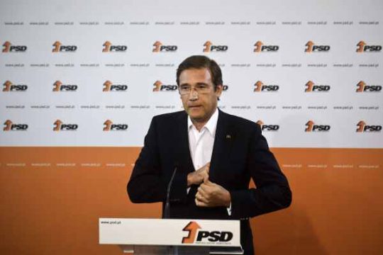 Der portugiesische Ministerpräsident Pedro Passos Coelho räumt Niederlage ein