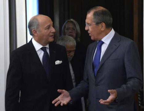 Laurent Fabius und Sergej Lawrow in Moskau