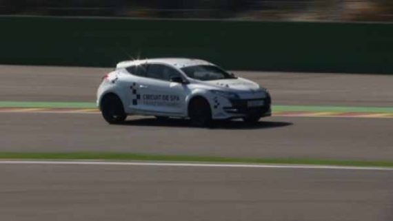 Blindes Vertrauen: Sehbehinderte auf der Rennstrecke von Spa-Francorchamps