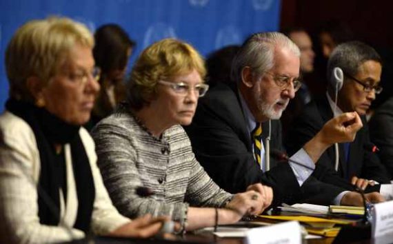 Die UN-Inspekteure Carla del Ponte (Schweiz), Karen Koning Abuzayd (USA), Paulo Sergio Pinheiro (Brasilien) und Vitit Muntarbhorn (Thailand)