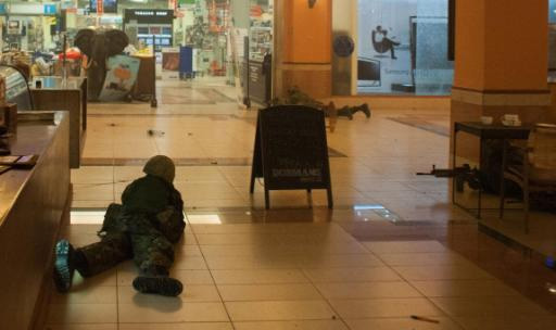 Soldaten durchkämmen das Shoppingcenter Westgate