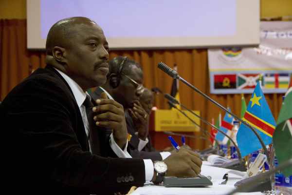 Der kongolesische Präsident Joseph Kabila bei einer Dringlichkeitssitzung in der ugandischen Hauptstadt Kampala