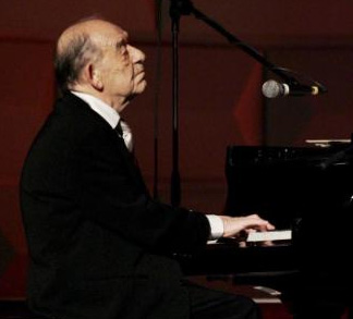 Paul Kuhn im März 2008 bei einem Jazzkonzert in Wiesbaden