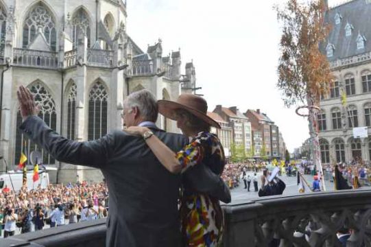 Löwen bereitet Königspaar warmherzigen Empfang