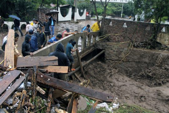 Tropensturm Manuel hinterlässt eine Schneise der Verwüstung (Bild: Chilpancingo, Bundesstaat Guerrero)