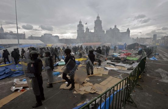 Polizei löst Lehrer-Protestcamp in Mexiko-Stadt gewaltsam auf