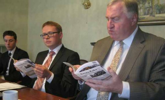 Alexander Miesen und Karl-Heinz Lambertz bei der Vorstellung zum Programm "40 Jahre Autonomie"