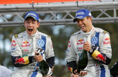 Julien Ingrassia und Sébastien Ogier feiern den Sieg