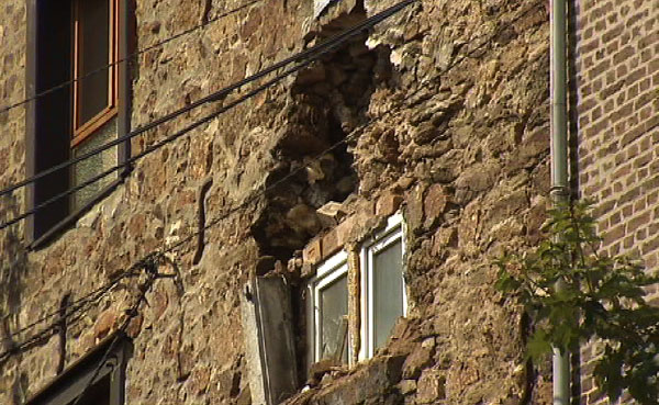 Teile einer Hausfassade eingestürzt - Olengraben gesperrt